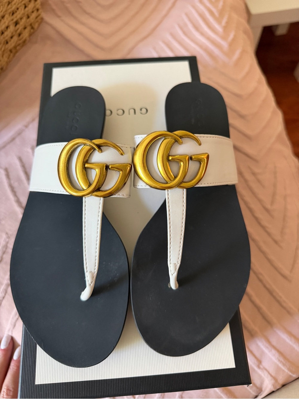 Gucci White Leather Thong Sandals with Gold Double G